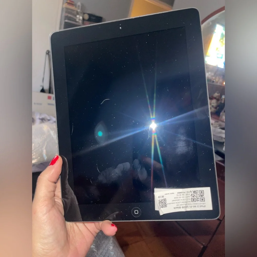ipad 2 16gb Refurbished. No Cracks Or Scratches. Great Condition. Unlocked.